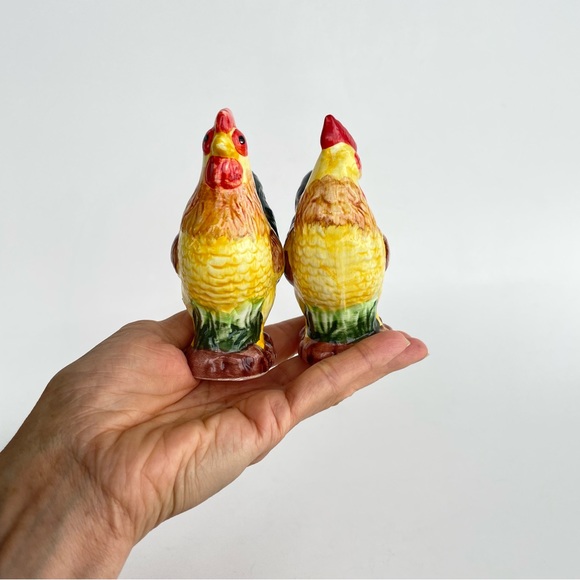 Vintage Ceramic Roosters Salt and Pepper Shakers - Picture 10 of 12
